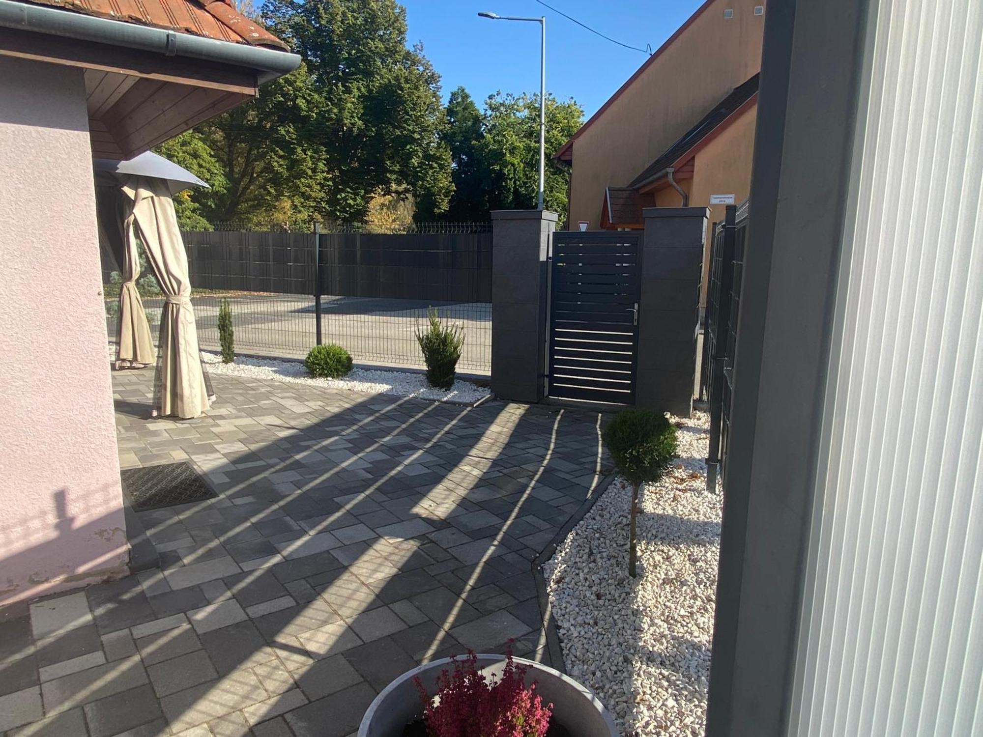 Varkerulet Apartman Sárvár 外观 照片